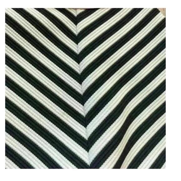 Guess, black/white striped, lined , halter top, size small, tank - Picture 4 of 8